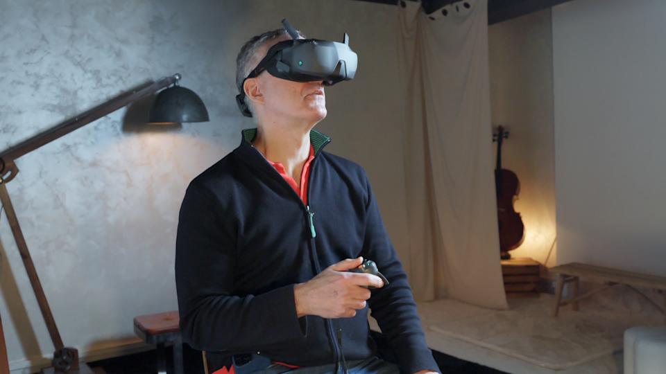 يمكن التحكم في Avata 360 باستخدام وحدة التحكم DJI's Goggles N3 وRC Motion 3 في وضع FPV.