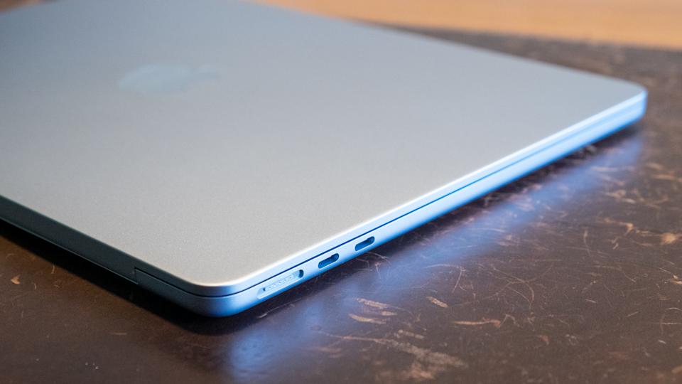 ماك بوك اير M5