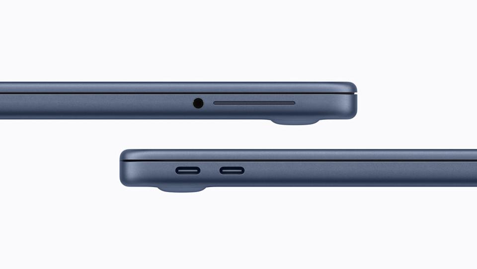 سماعات رأس MacBook Neo ومنافذ USB-C