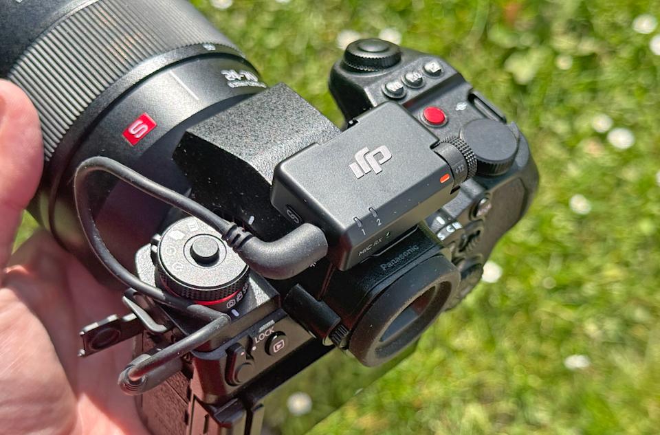مراجعة DJI Mic Mini 2: أصبح الميكروفون اللاسلكي الصغير الآن ملونًا وأرخص بكثير