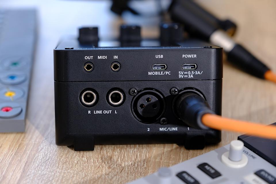 يحتوي Go: Mixer Studio على مدخلين XLR