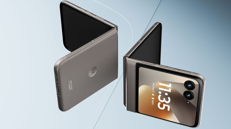 هاتف Motorola Razr الأساسي.