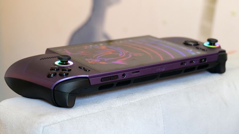 منافذ MSI Claw 8 EX AI+