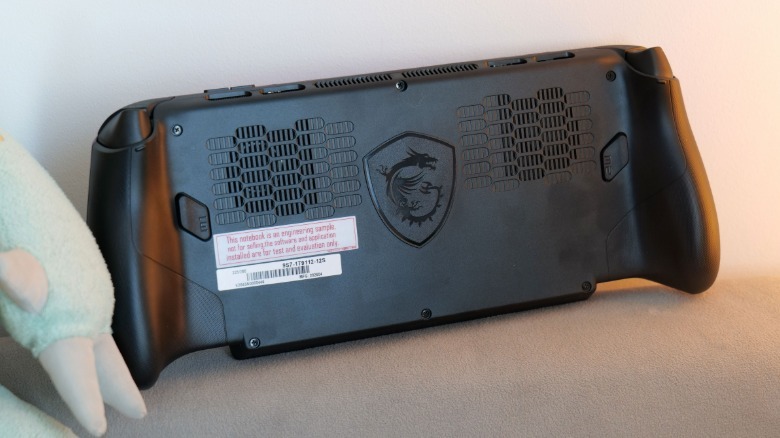 الجزء الخلفي من MSI Claw 8 EX AI+