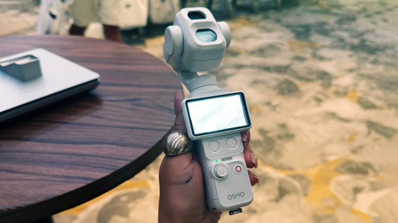 يظهر Osmo Pocket 4P من DJI باللون الأبيض