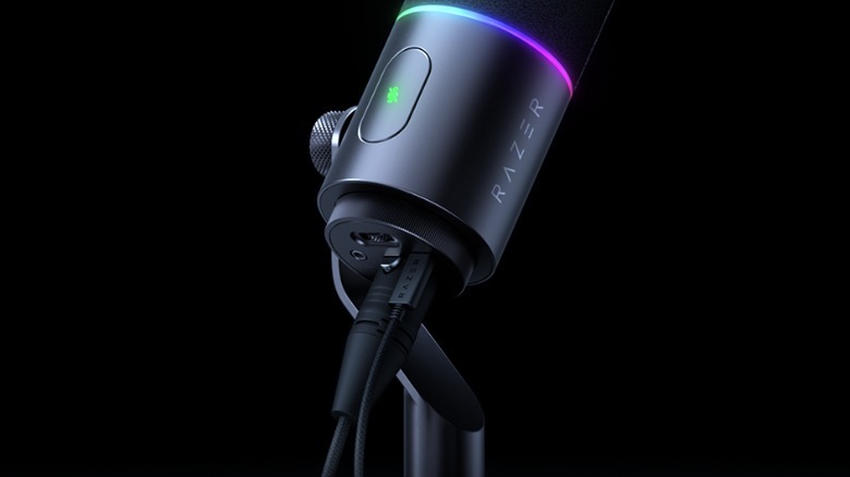 لقطة مقربة لاتصالات Razer Seiren V3 Pro