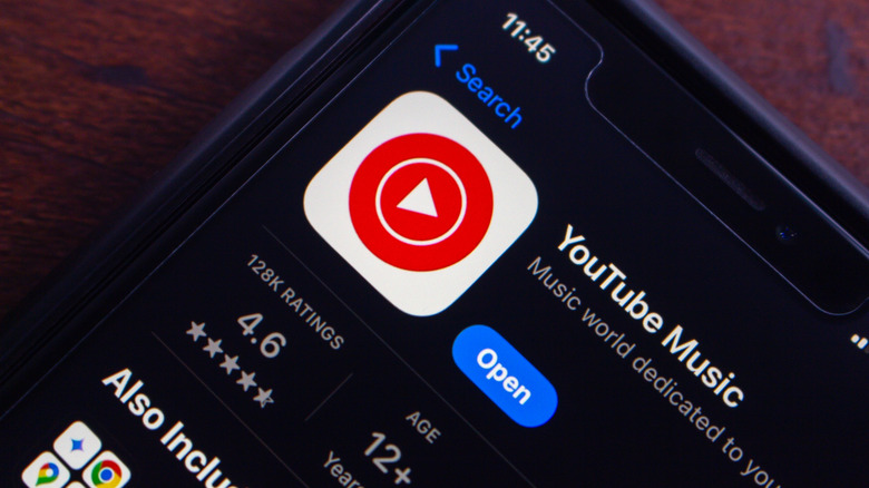 هاتف ذكي يعرض صفحة تطبيق YouTube Music على App Store