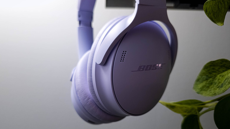 سماعات الرأس Bose QuietComfort المانعة للضوضاء باللون الأرجواني