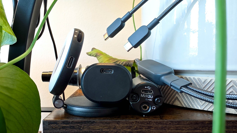 مجموعة متنوعة من الأجهزة المجهزة بمنفذ USB-C