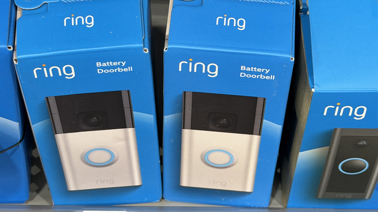 الصناديق الزرقاء مع جرس الباب بالبطارية من Ring